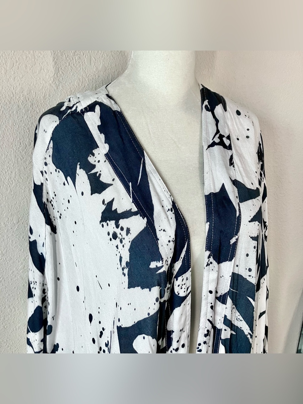 AKEMI + KIN Anthropologie Cocoon Kimono Cardigan S M L XL Blue White Beach Boho - Picture 3 of 12
